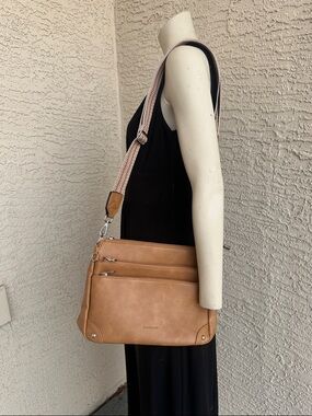 Lexiyat Vegan Leather Crossbody Bag